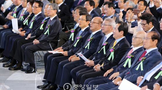 [포토 사오정] 국회의장도 국무총리도 웃게 한 ‘내나라 내겨레’ 공연
