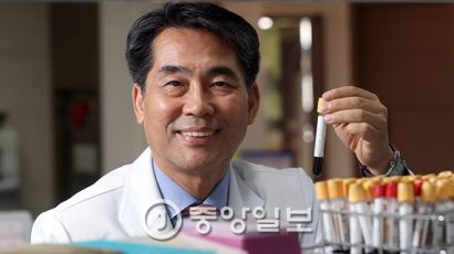 [2016 퍼스트펭귄] 15년의 땀방울…피 한 방울로 6대 암 90% 잡아내죠