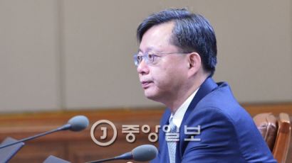 우병우 민정수석 "부동산 거래 의혹, 명백한 허위보도"