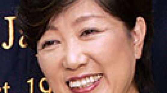 도쿄 사상 첫 여성 지사 나오나…방위상 출신 고이케 초반 선두