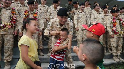 [서소문 사진관] 다둥이 아빠의 파병 환송식