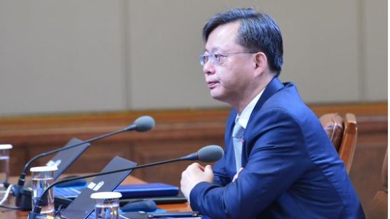 우병우 민정수석, 정치권 사퇴론 일축