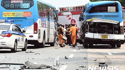 안산서 시외버스 추돌…승객 9명 부상