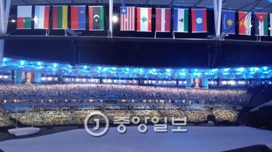 [톡파원J] 이유 있는 '그들만의 축제', 개막식 현장의 명과 암