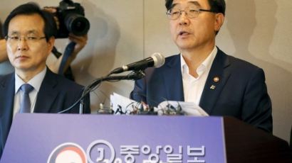 이기권 장관 "청년 수당, 청년일자리 정책 근간 흔들 수 있다"