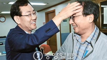 주호영 “친박 패권 퇴장을” 이정현 “속 뒤집어놓고 화합?”