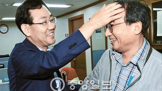 주호영 “친박 패권 퇴장을” 이정현 “속 뒤집어놓고 화합?”