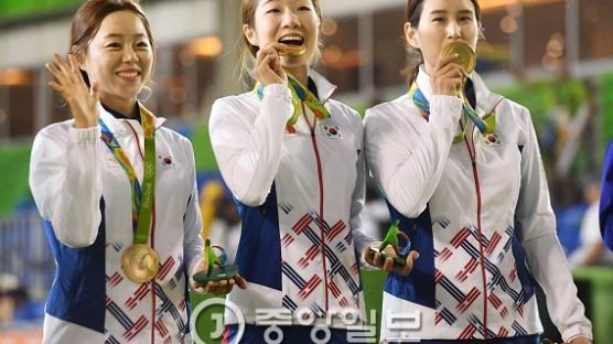 [한입브리핑] 한국 여자양궁, 단체전 8회 연속 금메달