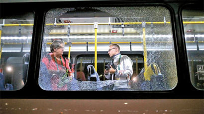 [리우 브리핑] 취재진 탄 버스 공격 당해 2명 부상
