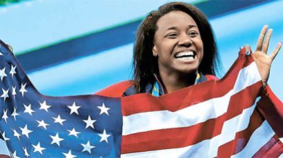 [사진] 마누엘, 흑인 여성 첫 올림픽 수영 금메달