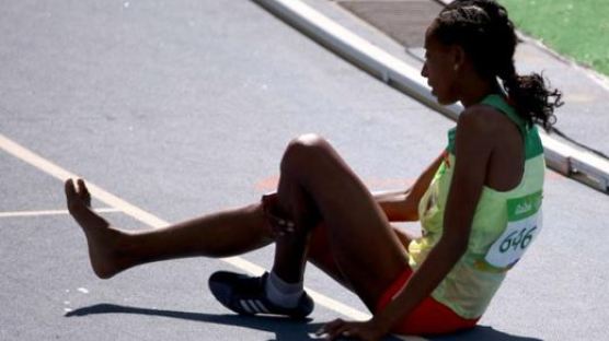 ‘맨발 투혼’ 에티오피아 여자 육상 선수 극적 결승행