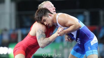 [리우포토] 레슬링 59kg급 남한 이정백 패배, 북한 윤원철 승리 8강진출