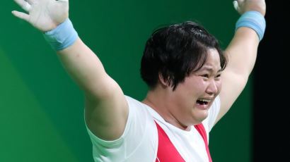 [리우포토] 북한 김국향 여자역도 75kg 이상급 은메달 획득
