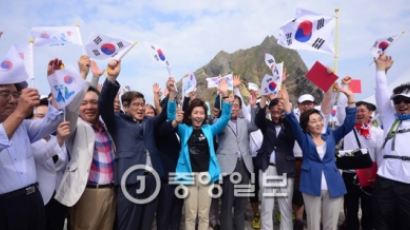 나경원 의원 등 독도 방문해 만세 삼창, 일본 "매우 유감"