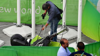 [리우포토] 리우 올림픽파크 중계카메라 떨어져 여성 2명 부상