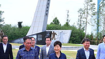 박 대통령, ‘인천상륙작전’ 관람…“국민단합으로 위기 극복해야”
