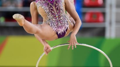 [리우포토] 리우 올림픽 리듬체조 경기장에 나타난 목 없는 미녀