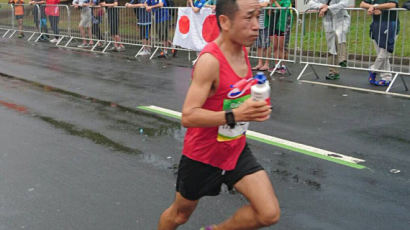 '드립 한번에'···日 개그맨, 국적 바꿔 올림픽 마라톤