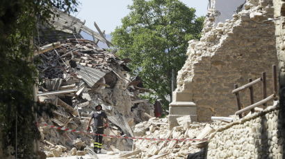 [화보] 폐허가 된 이탈리아…처참한 지진 피해 현장
