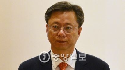 특별수사팀, 우병우 수석 가족회사 '정강' 압수수색 중