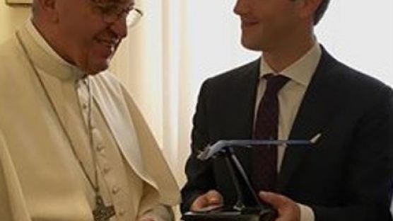 ‘컴맹’ 프란치스코 교황이 저커버그 만난 까닭은?