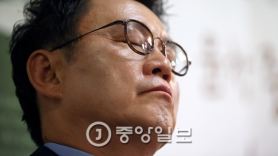 [서소문사진관] 3년만에 활동 재개한 '윤창중의 고백'