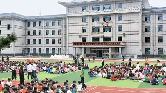 [사진] 북 인공지진에 대피한 중국 옌지 초등생들