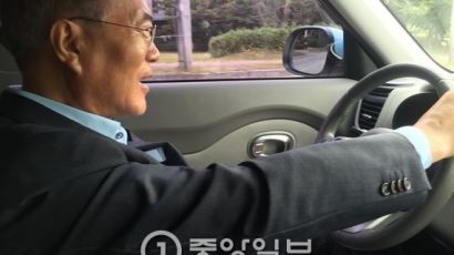 '전기차'로 맞붙은 문재인·안철수…'미래 먹거리' 자존심 싸움 