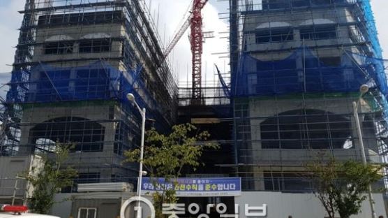 환풍시설 없는 지하에서 불…김포 주상복합 건물 화재로 4명 사망, 2명 중태