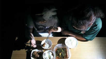 10년 만에 만난 탈북 모녀…엄마 떡볶이집 일 끝난 뒤 밤 10시 식탁은 따뜻했다