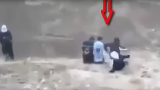[영상] IS에게 처형 당하기 직전 총 빼앗은 인질
