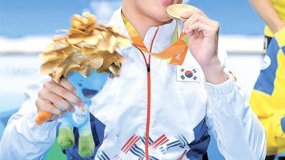 50m 마저…조기성, 한국 첫 수영 3관왕