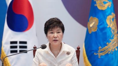 박 대통령 “대화 위해 北준 돈 핵개발 자금돼”