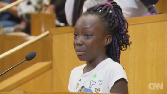 "엄마, 아빠를 죽이지 마세요" 잇따른 흑인 피살에 눈물로 호소한 소녀