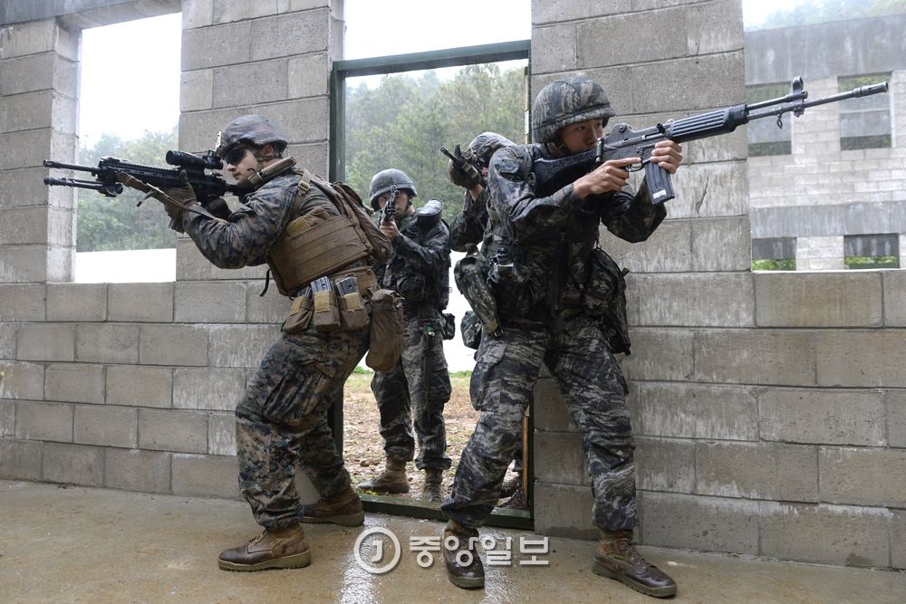 서북도서 북 도발 상황 대비…한·미 해병대 연합 전술 실전 훈련