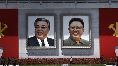 김일성·김정일 초상화 건지려다 北 학생·교사 13명 사망