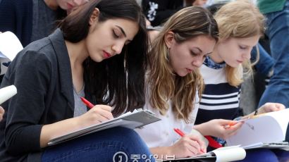 [서소문 사진관] 외국인 한글 백일장…"아직 한국말을 잘 못하다. 너무 어렵다"