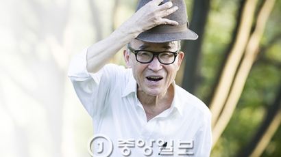 고은 “민족시인이라…그런 이름 이젠 지친다, 내려놔야지”