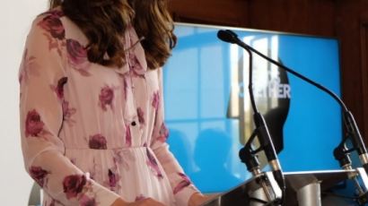 영국 강타한 60만원 짜리 ‘케이트 왕세손비 꽃무늬 드레스’ 화제