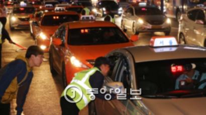 "택시회사 간부, 택시기사들 위치 정보 열람했다면 사생활 침해"…대법, 원심 파기 환송