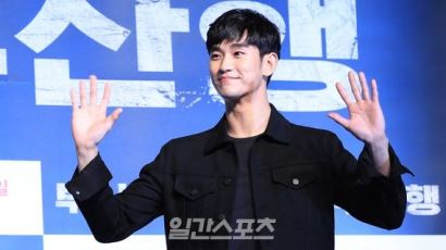 '한류스타' 김수현, 프로볼링 정식 선수 도전