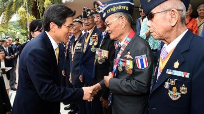 [사진] 태국 6·25 참전 부대 찾은 황교안 총리