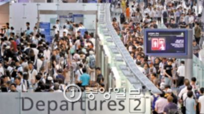 "비행기 표 달라" 인천공항에서 흉기들고 난동부린 중국인