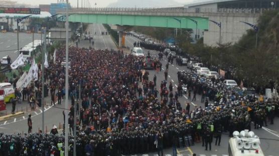 화물연대 운송거부 장기화…19일 대규모 집회