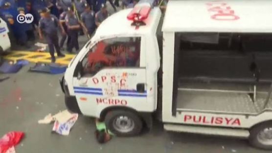 시위대 트럭으로 깔아 뭉개는 필리핀 경찰