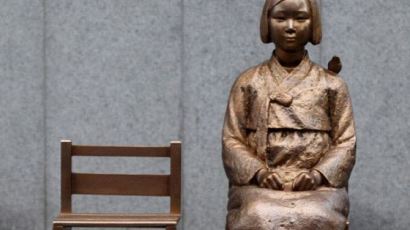 중국에도 위안부 소녀상 건립…중국 소녀상과 나란히 