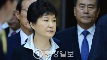 [속보] 박근혜 대통령 “예산 400조원 쓰겠다”
