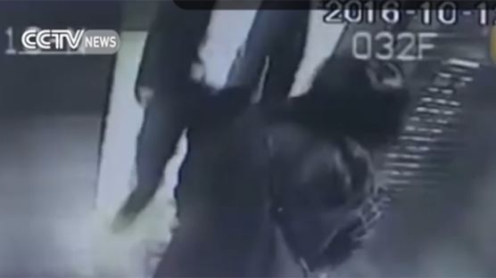 "담배 꺼달라"는 아이 엄마 무차별 폭행 충격 영상
