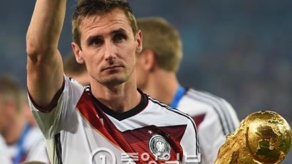 '월드컵 최다골' 독일 클로제, 현역 은퇴… 곧바로 대표팀 코치로 합류