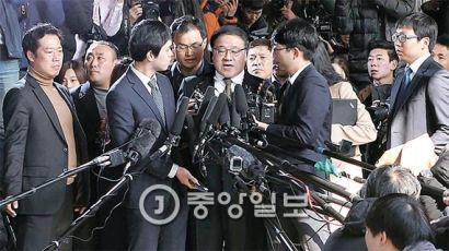 안종범 "지시받고 재단 설립"···박 대통령도 조사받나